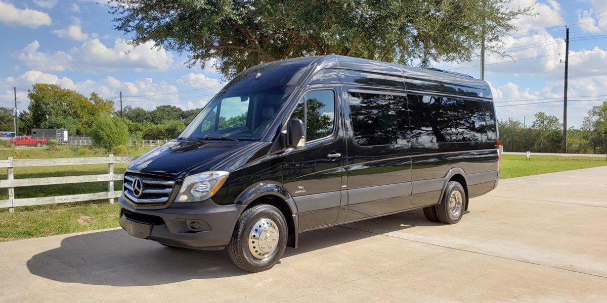Mercedes Limo Bus